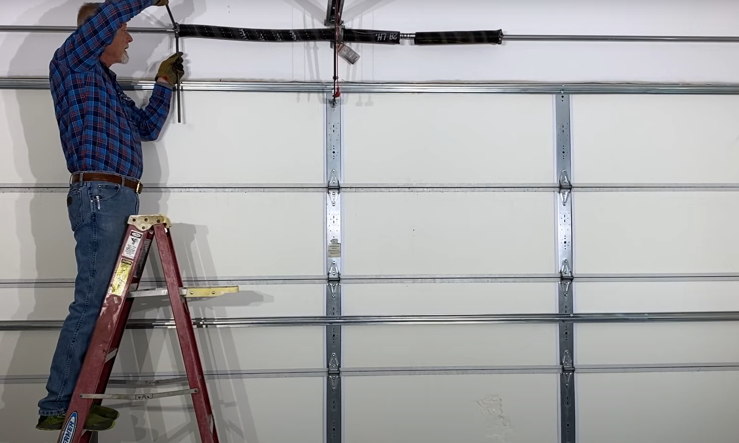 Alt text: "Professional garage door repair service in Orlando, FL - Quick and reliable solutions for all your garage door needs."