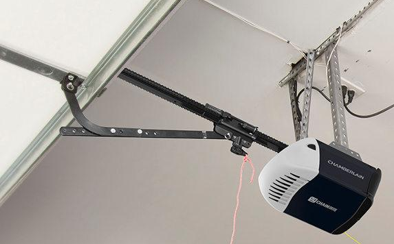 Garage Door Opener Repair & Troubleshooting in Alafaya UCF, FL