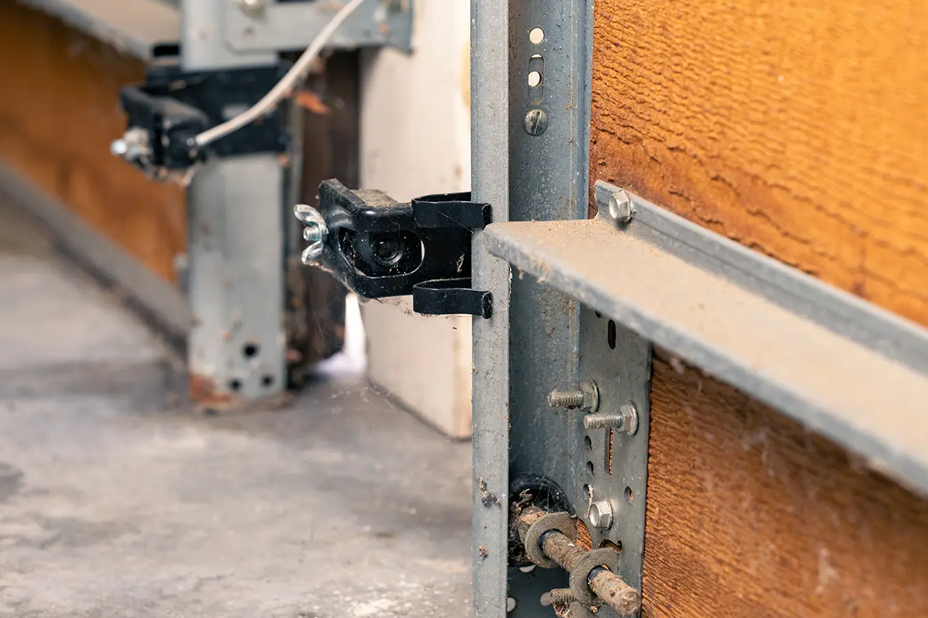 High-Durability Roller & Hinge Replacement in Winter Park, FL